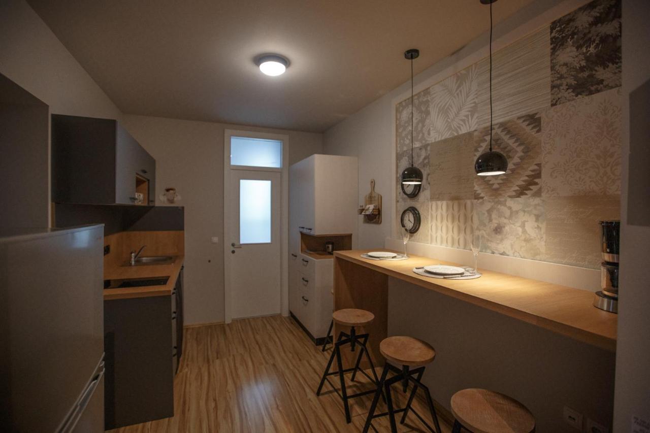 Apartment Nobl Plac ツェリェ エクステリア 写真