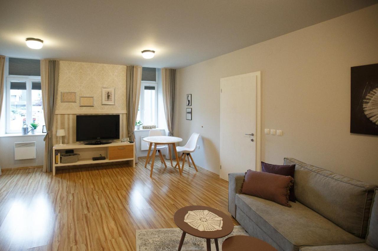 Apartment Nobl Plac ツェリェ エクステリア 写真