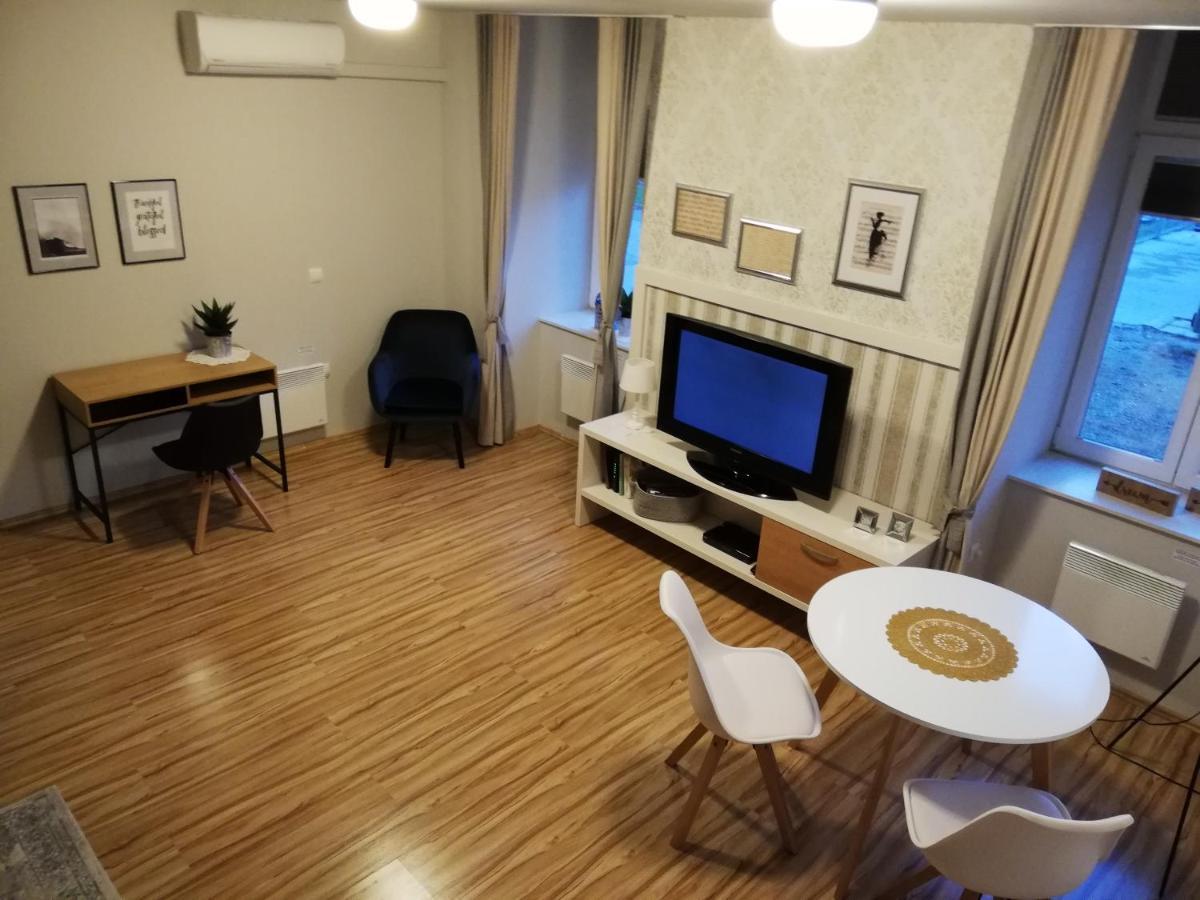 Apartment Nobl Plac ツェリェ エクステリア 写真